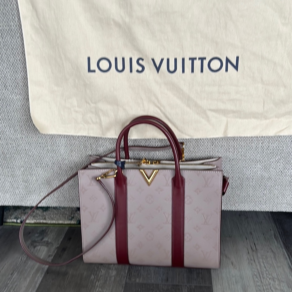 Louis Vuitton Cuir Plume Very Tote Mm Mastic Raisen